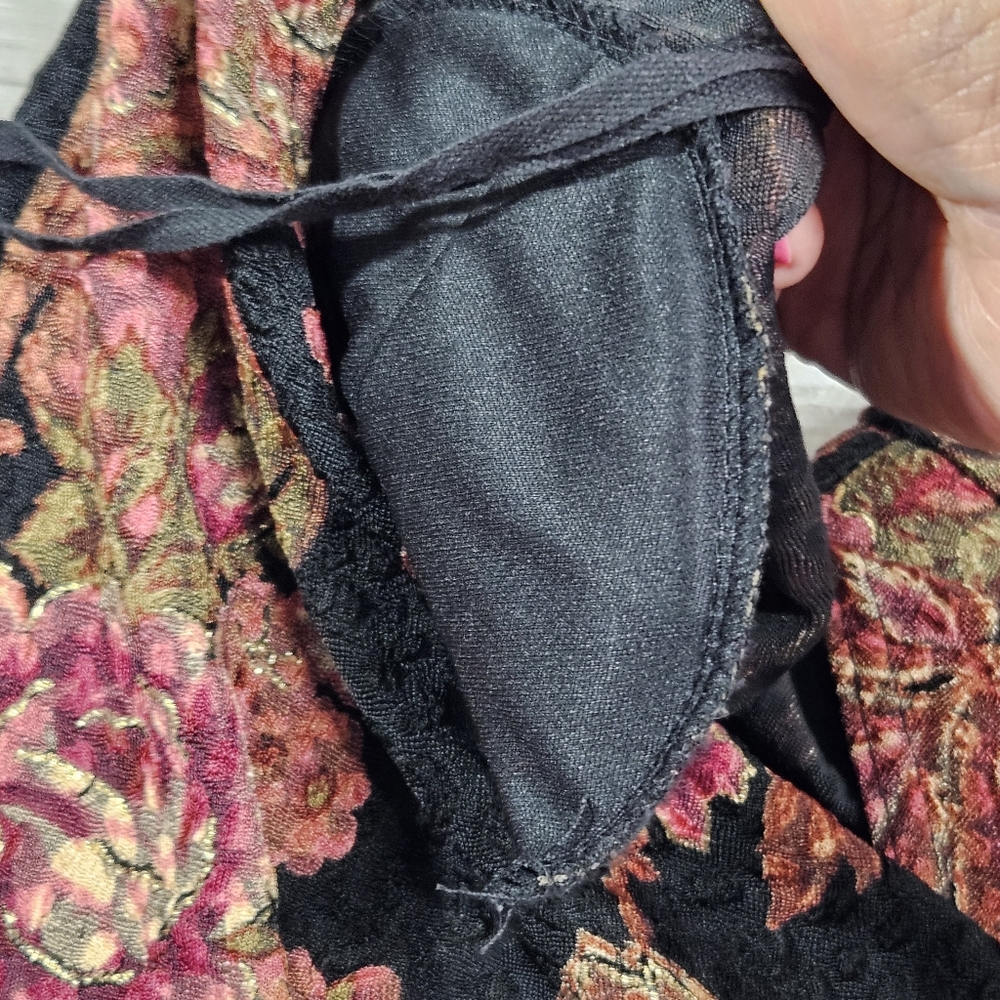Vintage Metaphor Textured Dark Floral VNeck Top Blouse Medium Y2K Dark Romantic - Picture 11 of 12